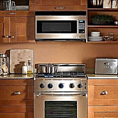 Adakah mungkin untuk menggantung microwave di atas dapur gas: syarat keselamatan dan peraturan pemasangan asas