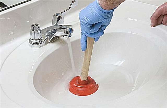 วิธีทำความสะอาดท่อระบายน้ำที่บ้านจากการอุดตัน: แนวทางแก้ไข + เคล็ดลับการป้องกัน