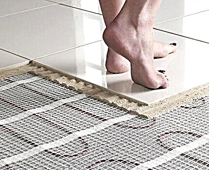 자신의 손으로 욕실에서 난방 바닥을 만드는 방법 : 단계별 가이드