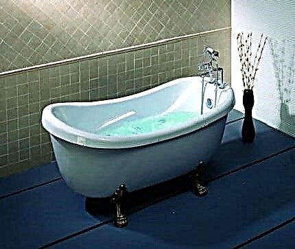 The height of the bath from the floor: standards, norms and permissible deviations during installation